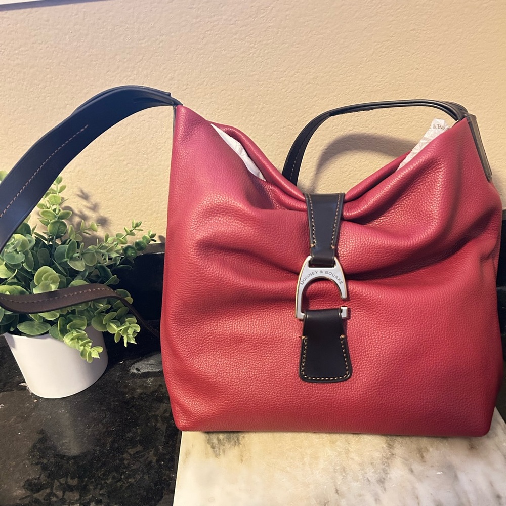 Stylish Red Dooney and Bourke Shoulder Tote Bag - - Picture 4 of 8